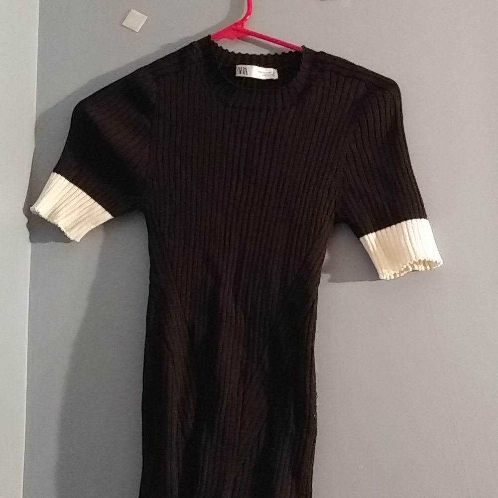 Stretchy black zara top